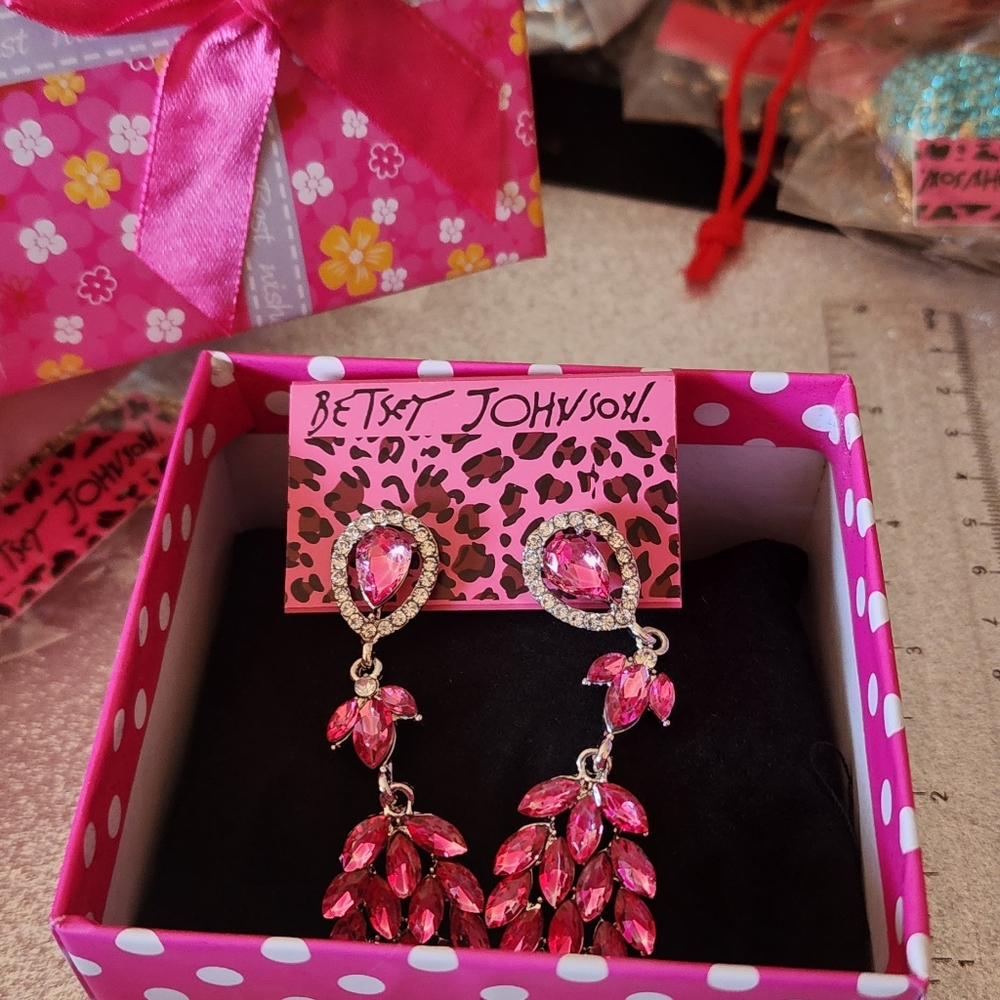 NEW BETSEY JOHNSON EARRINGS DROP PINK